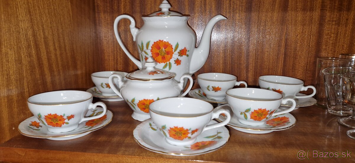 Retro porcelán, šálky, sošky...