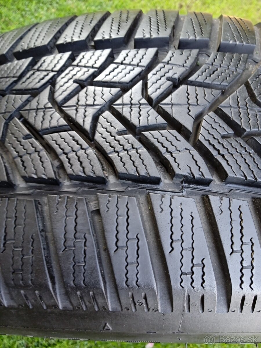 215/60 r16 zimné pneu.Dunlop  8 mm