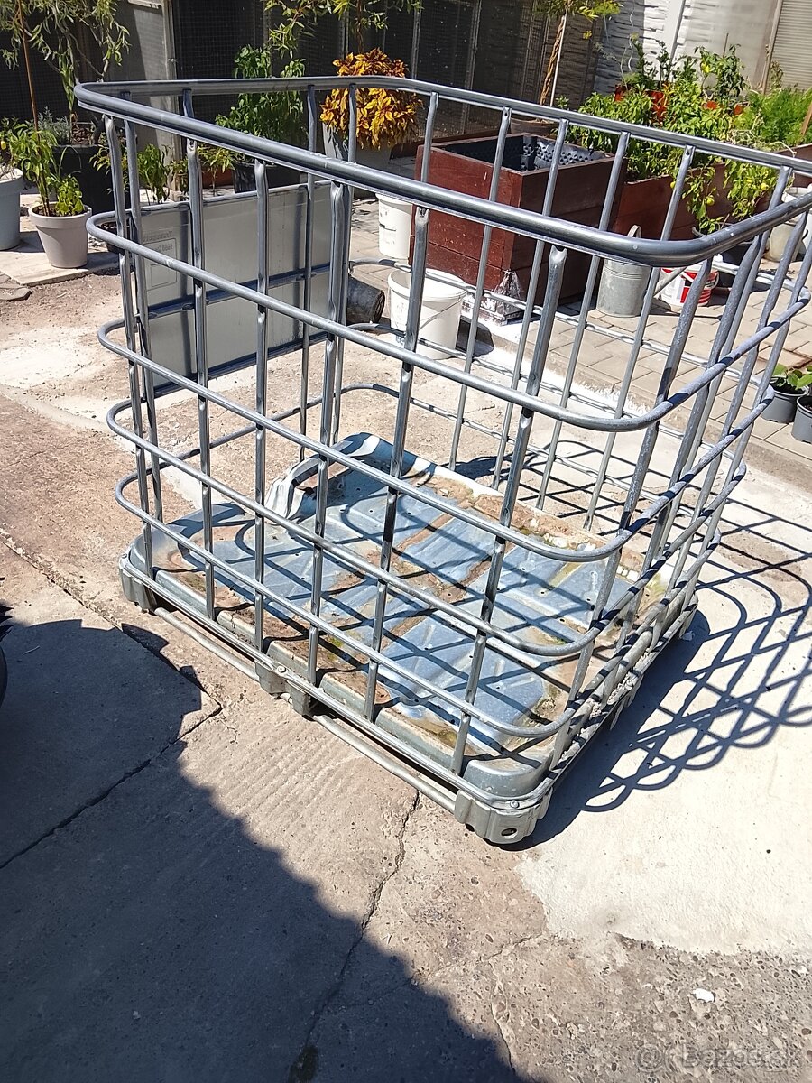 Kôš z 1000l nádrže