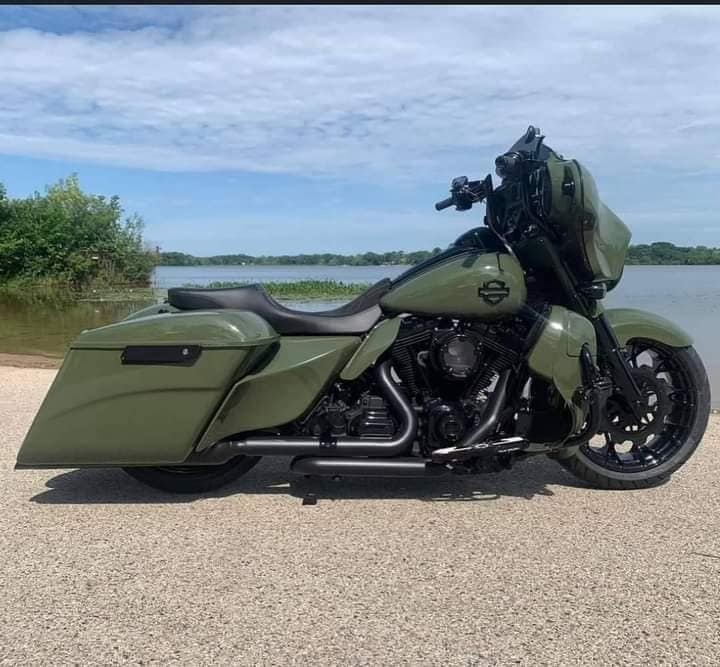 HARLEY DAVIDSON FLHX CUSTOM SPECIAL