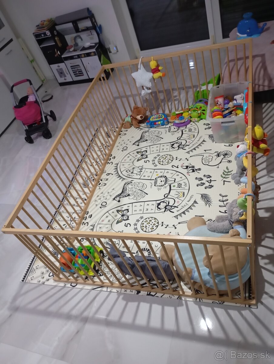 Detská drevená ohrádka