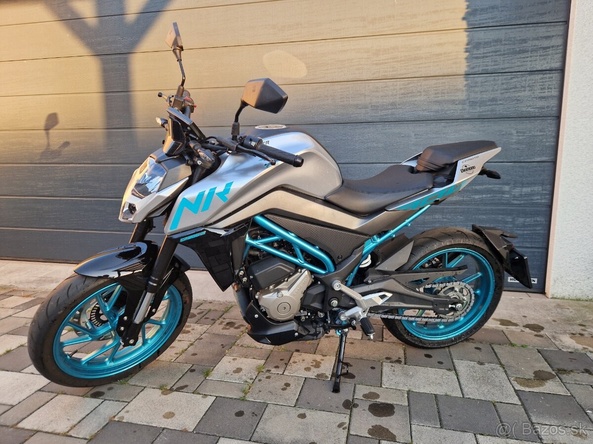 CF Moto 300 NK