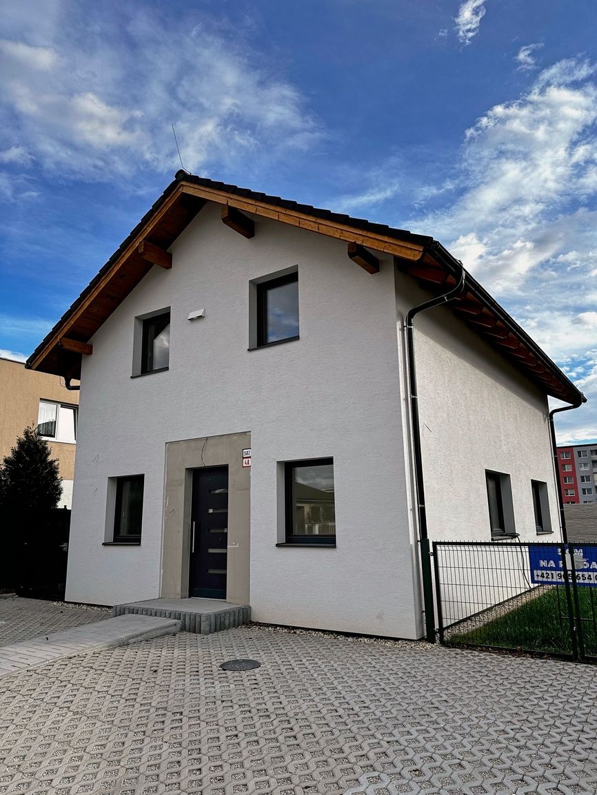 Poschodová novostavba vo vyhľadávanej lokalite