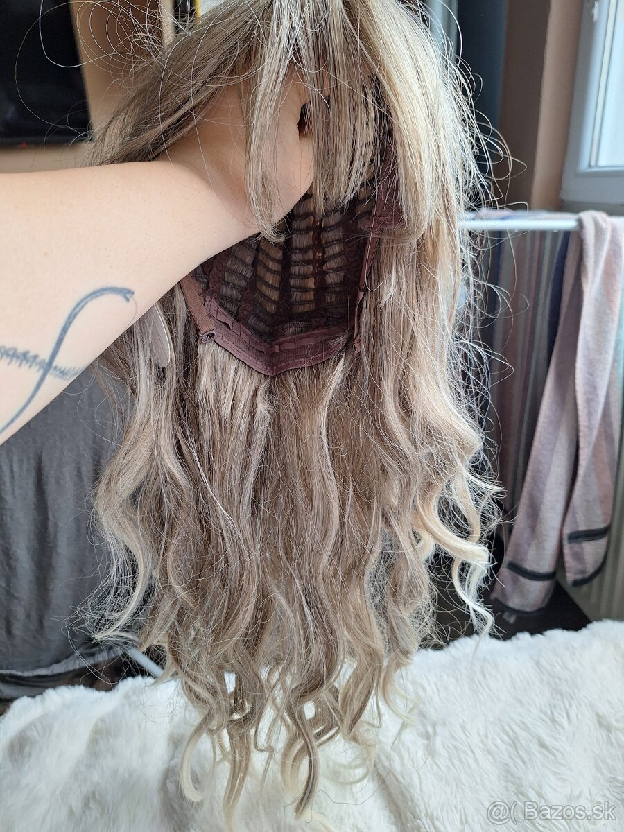 Vlnista popolava blond parochna