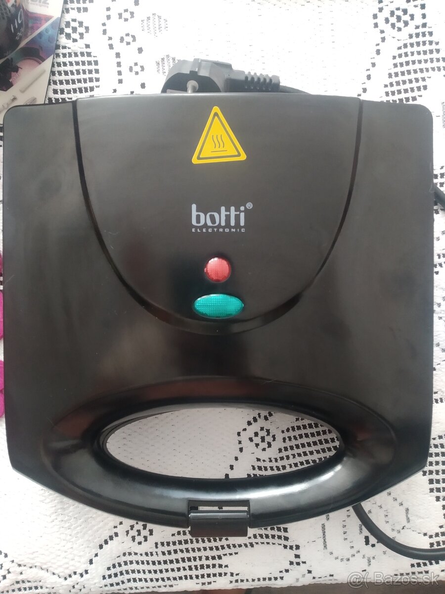 Sendvičovač Botti HY-815