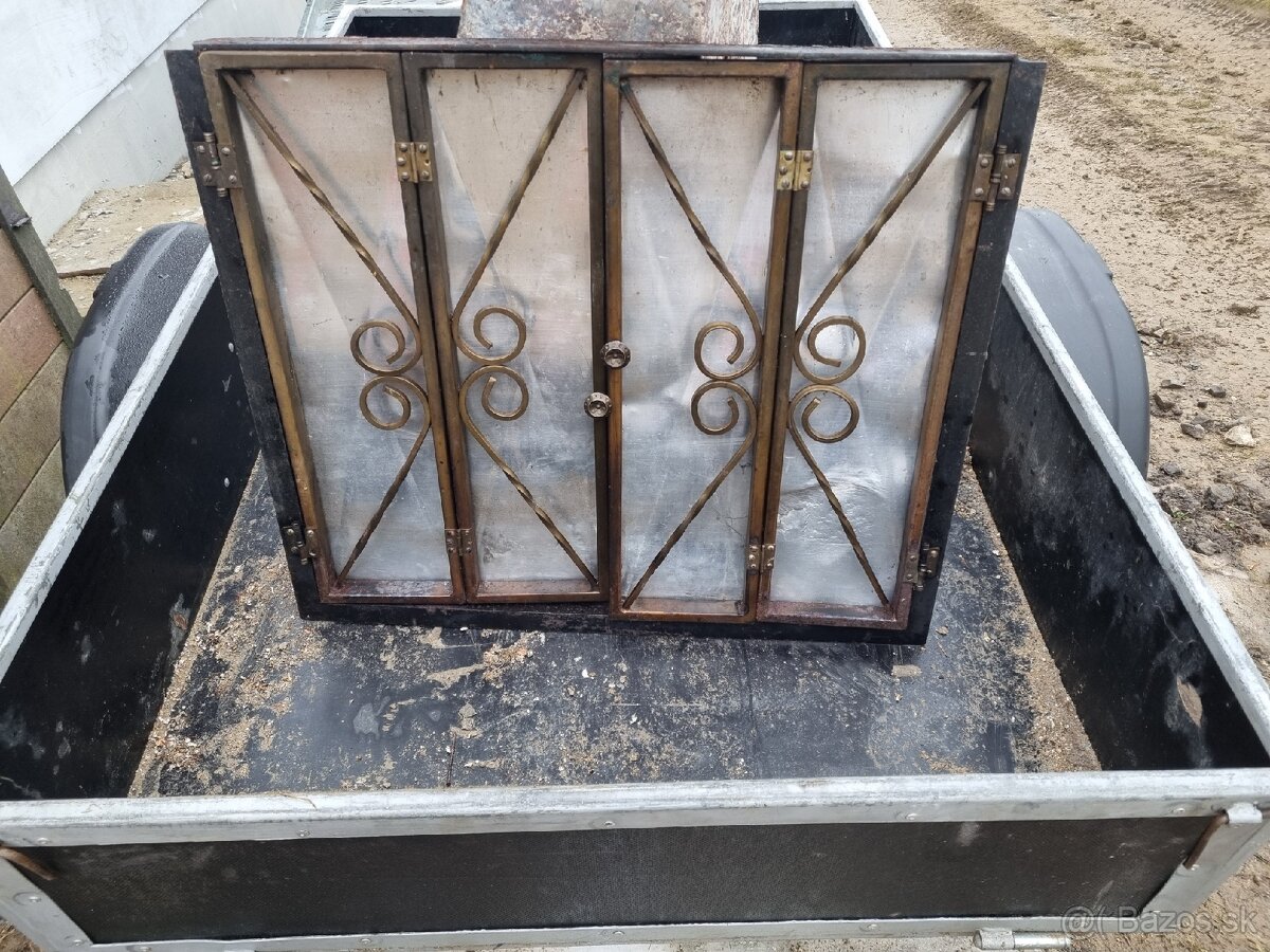 Predam dvierka kovove.