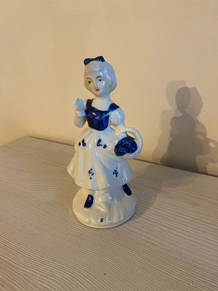 handgemalt - dievča s košíkom - figúrka