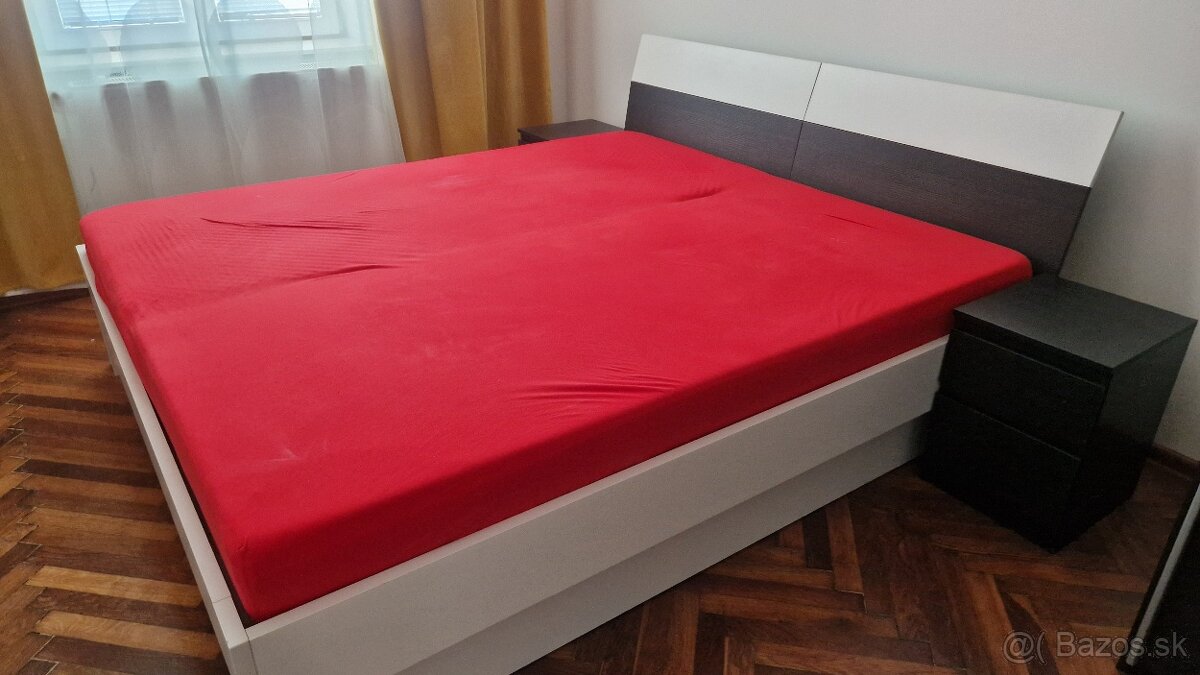 Manželská posteĺ