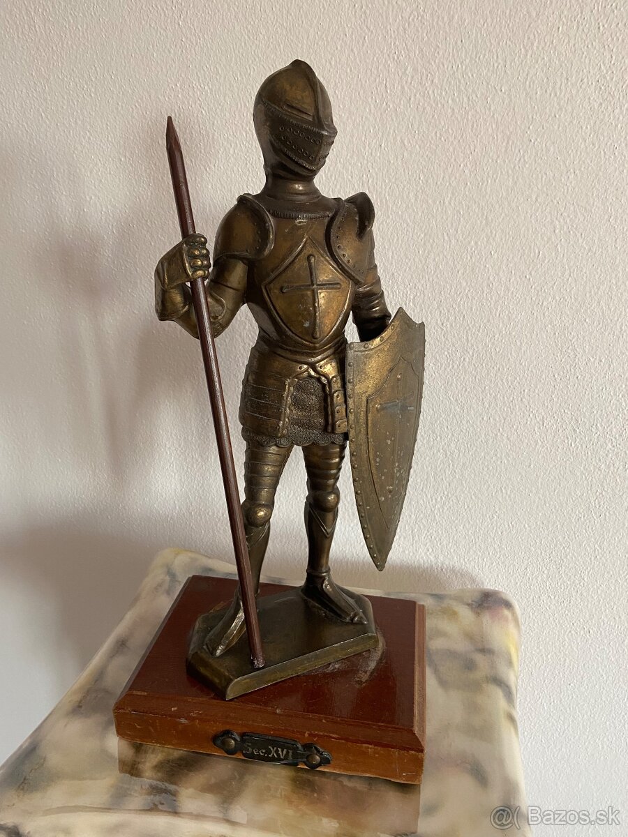 Rytier,bronz,drevo,40cm,6,5kg