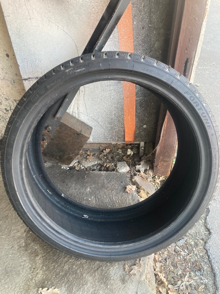 225/35R19 Fortune