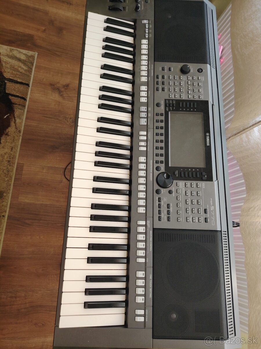 Yamaha psr s770