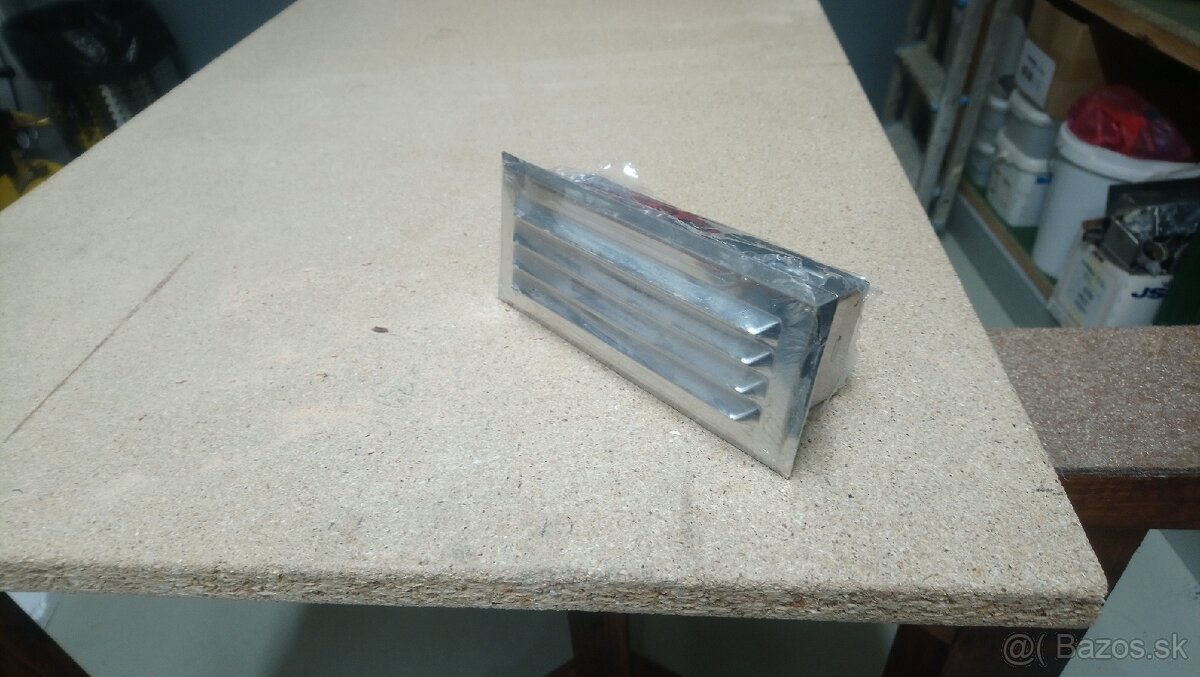 Predám novú nerezovú vetraciu mriežku 150x50
