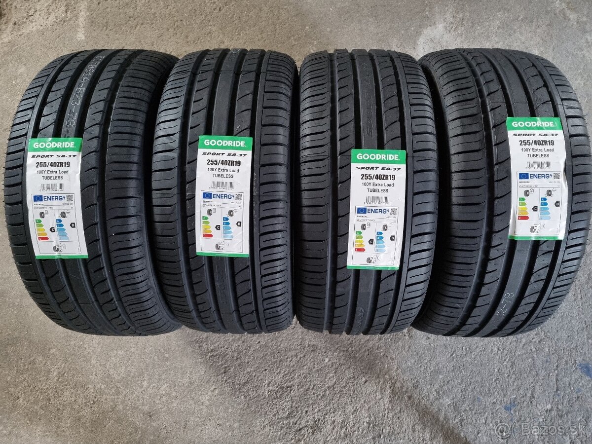 255/40R19 letné Goodride