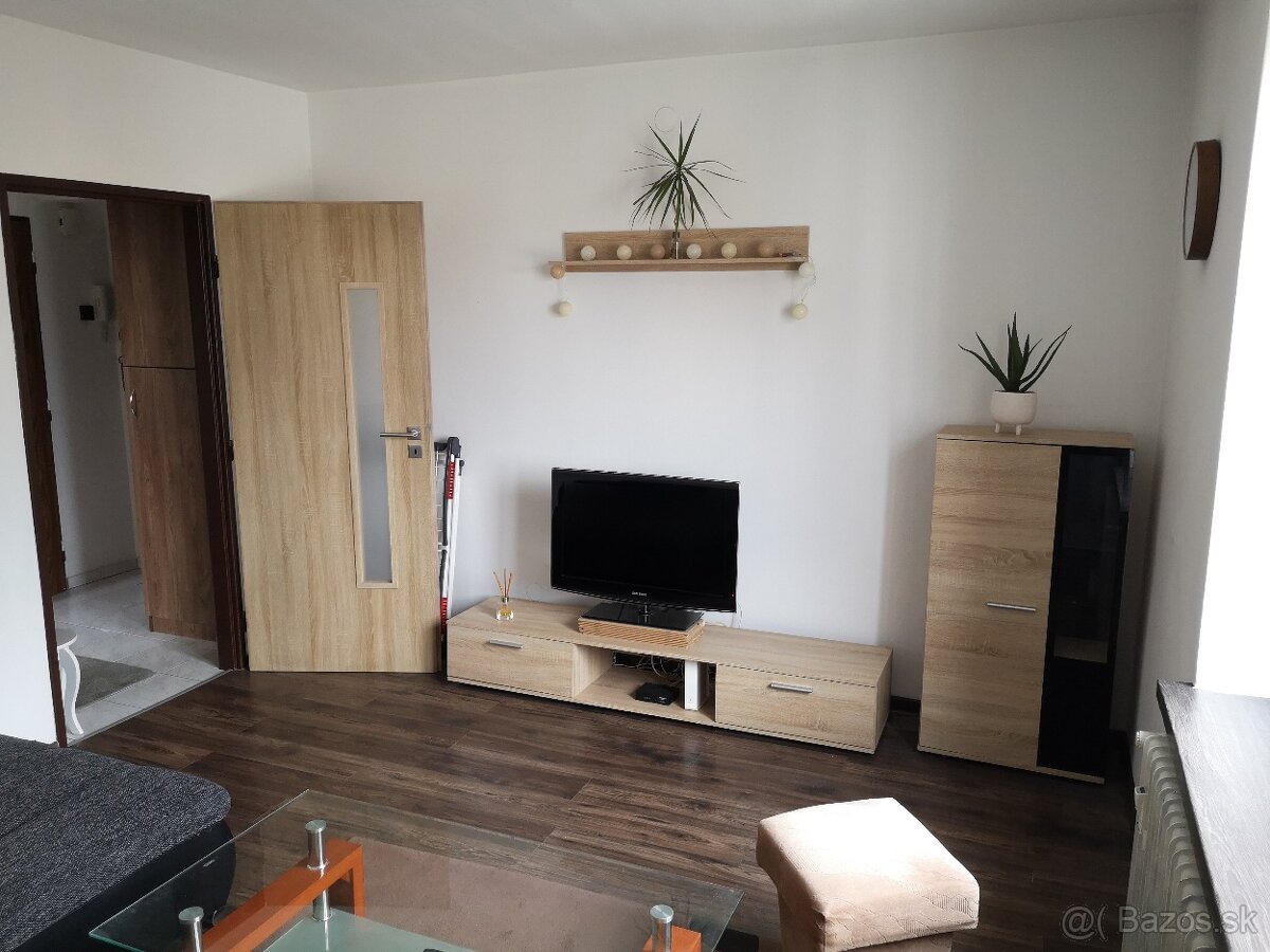 Prenájom 1-izbový byt - Žilina blízke centrum
