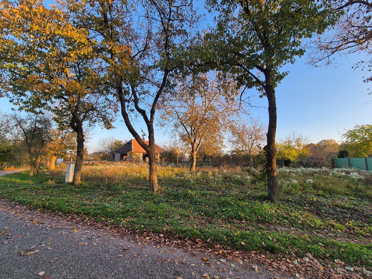 Slnečný stavebný pozemok na predaj/ Žemliare/prípojka