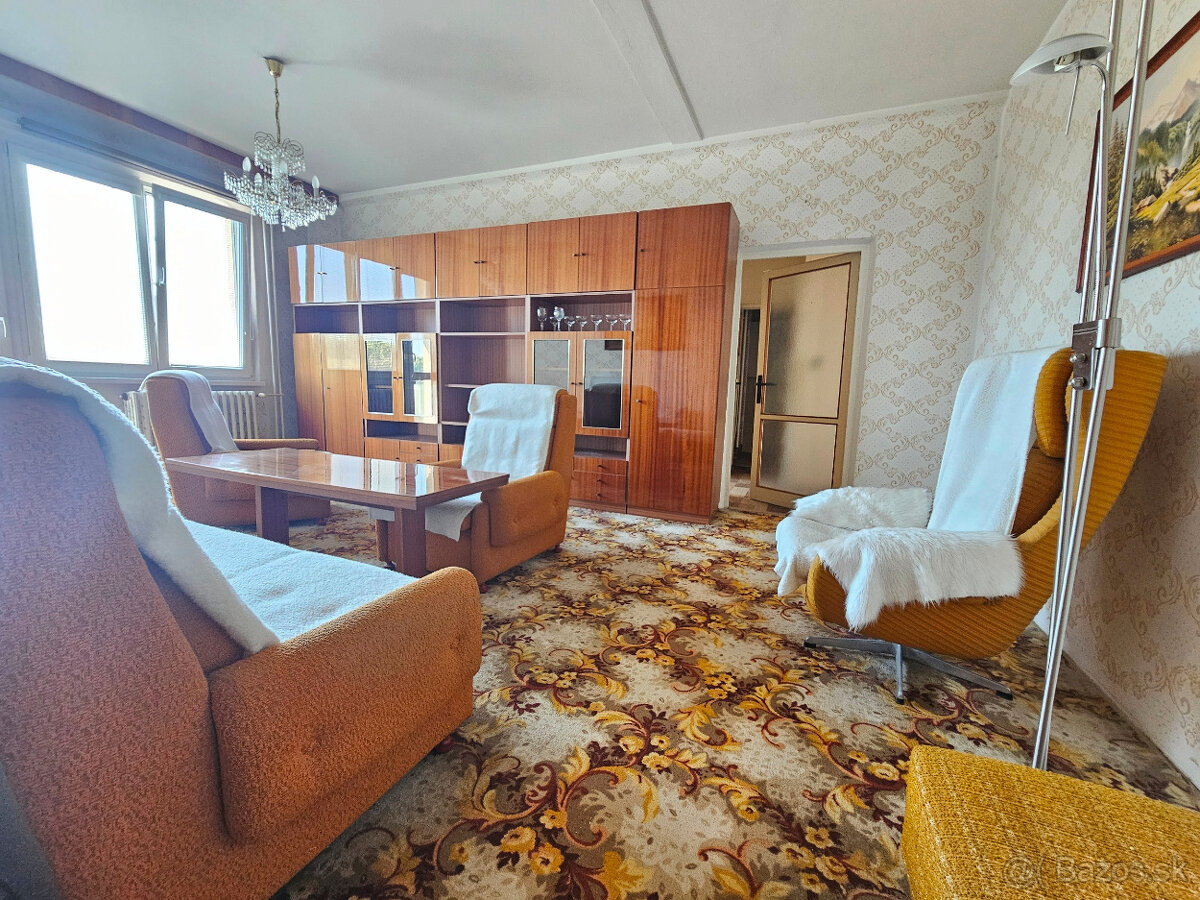 >>> top lokalita - 3i byt - Ružinov - balkón - zateplený dom