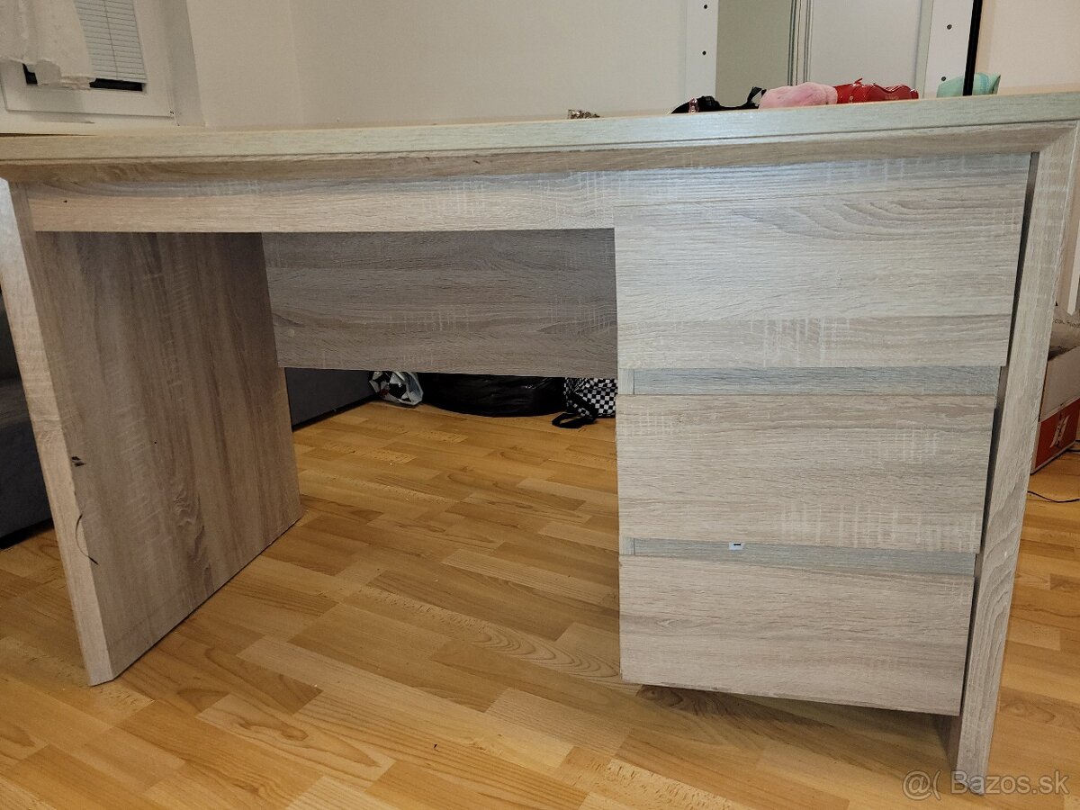 Pisaci stôl HALLUND