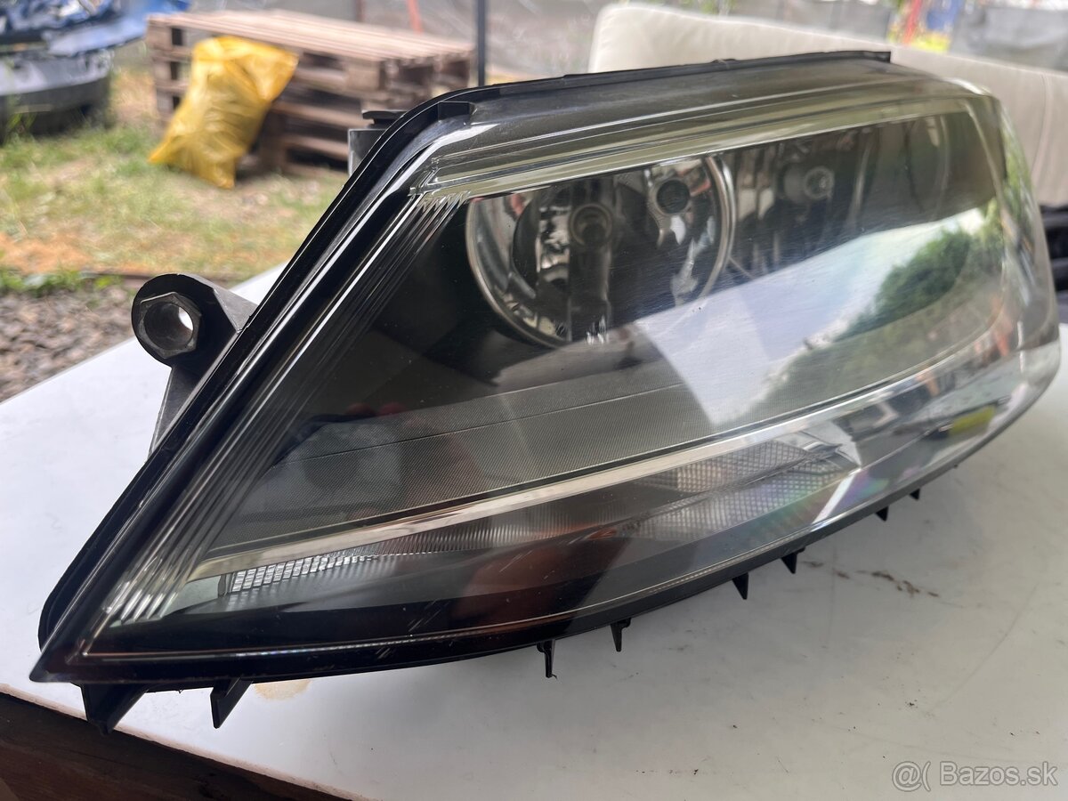 Vw jetta predný ľavý svetlomet Hella