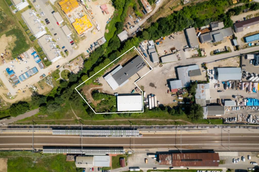 Na predaj polyfunkčný objekt na pozemku 4609 m2, TN - Zámost
