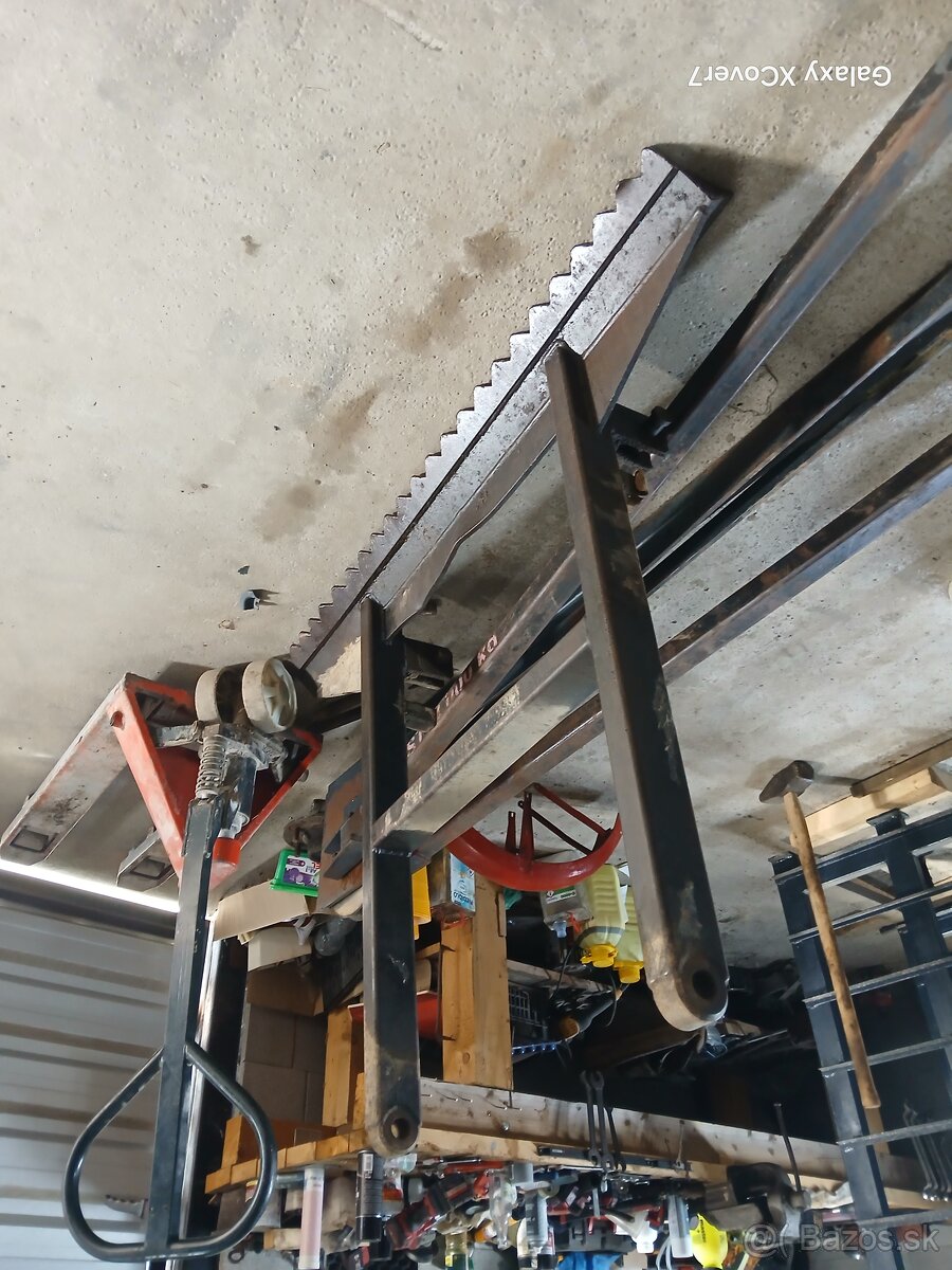Vzpera, piesty ,mreža,konzola na navijak,