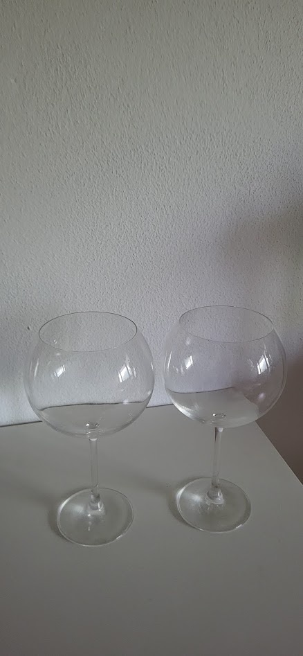 Krásne a veľké poháre nielen na červené víno.
