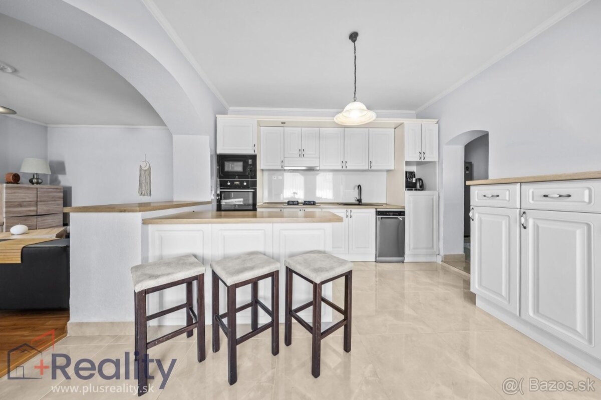 Rodinný dom s veľkým pozemkom v obci Tomášikovo na predaj