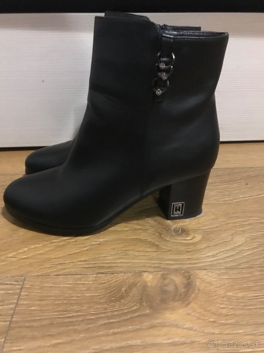 Dámske čižmičky - veľkosť 40