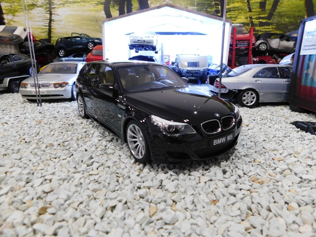 model auta BMW E61 M5 Touring čierna farba Otto mobile 1:18