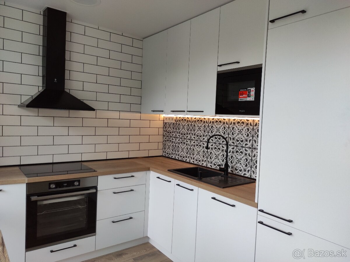 Nová rekonštrukcia,zariadený,3i Ždiarska,2x loggia