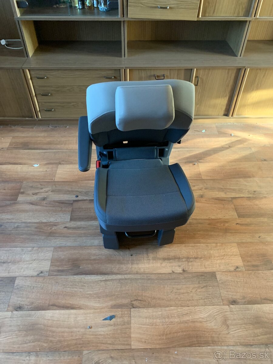 Prodám do poslední řady sedadel VW Multivan T7 látka