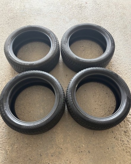 Predám 4ks zimné pneu Nokian Snowproof 215/50 r18