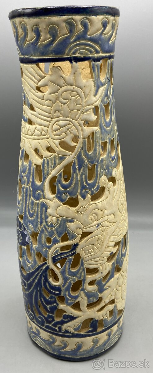 Perforovaná váza, Japonsko