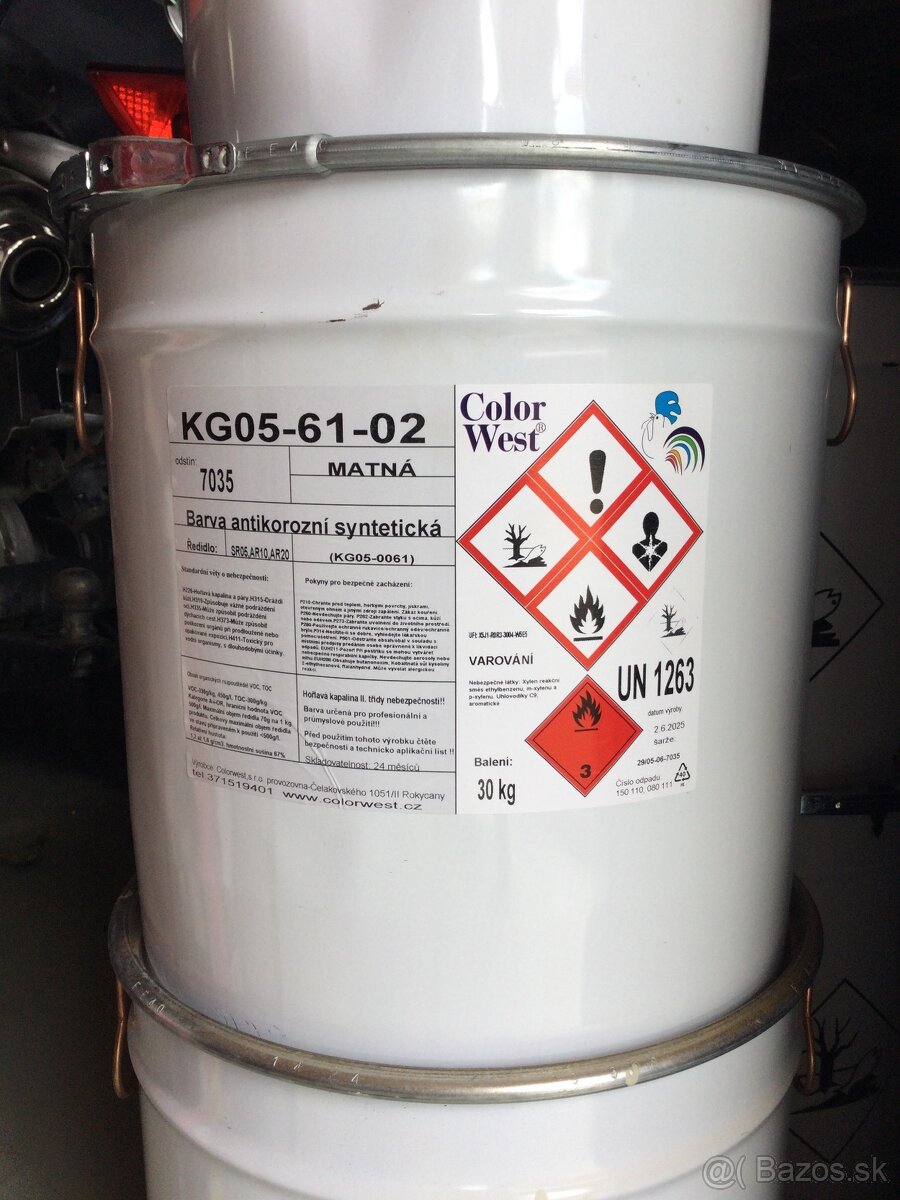 Syntetická farba na kov