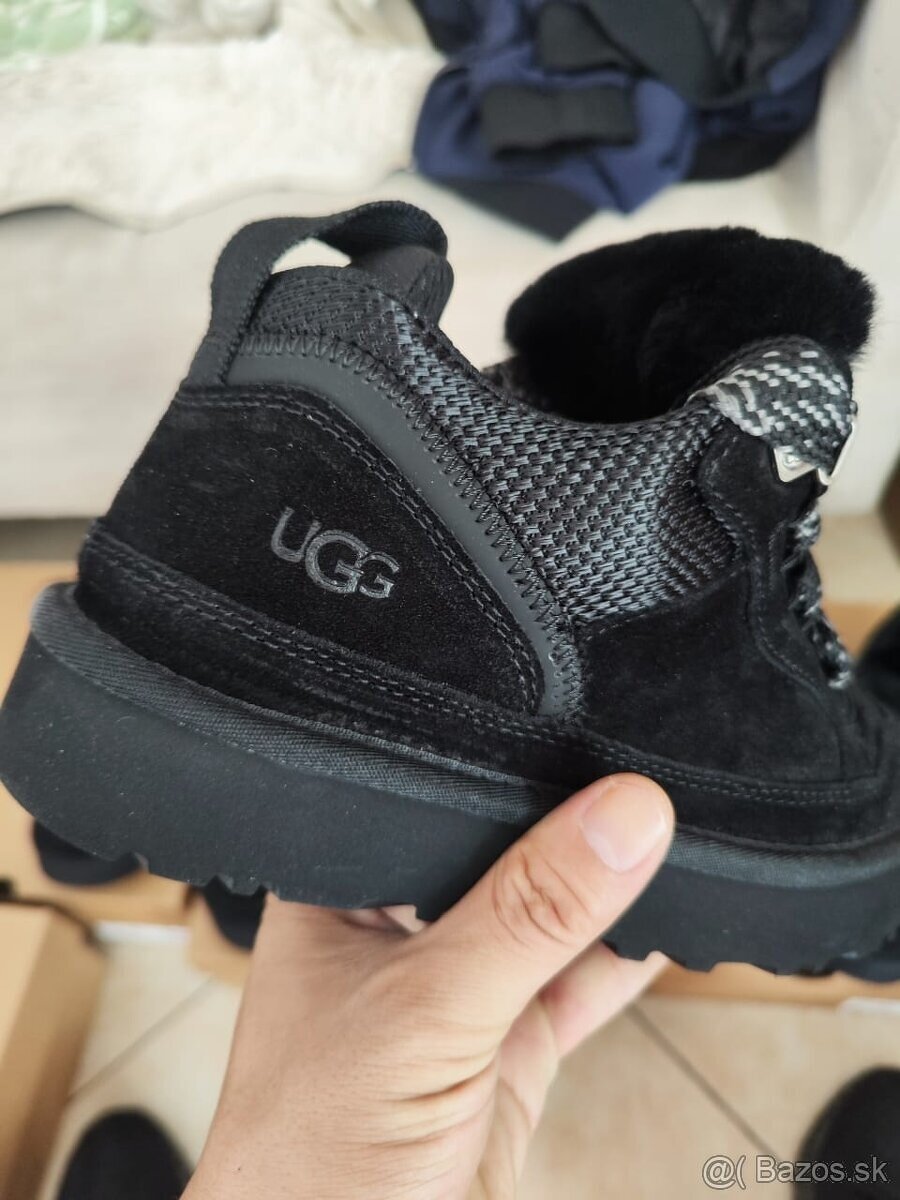 UGG
