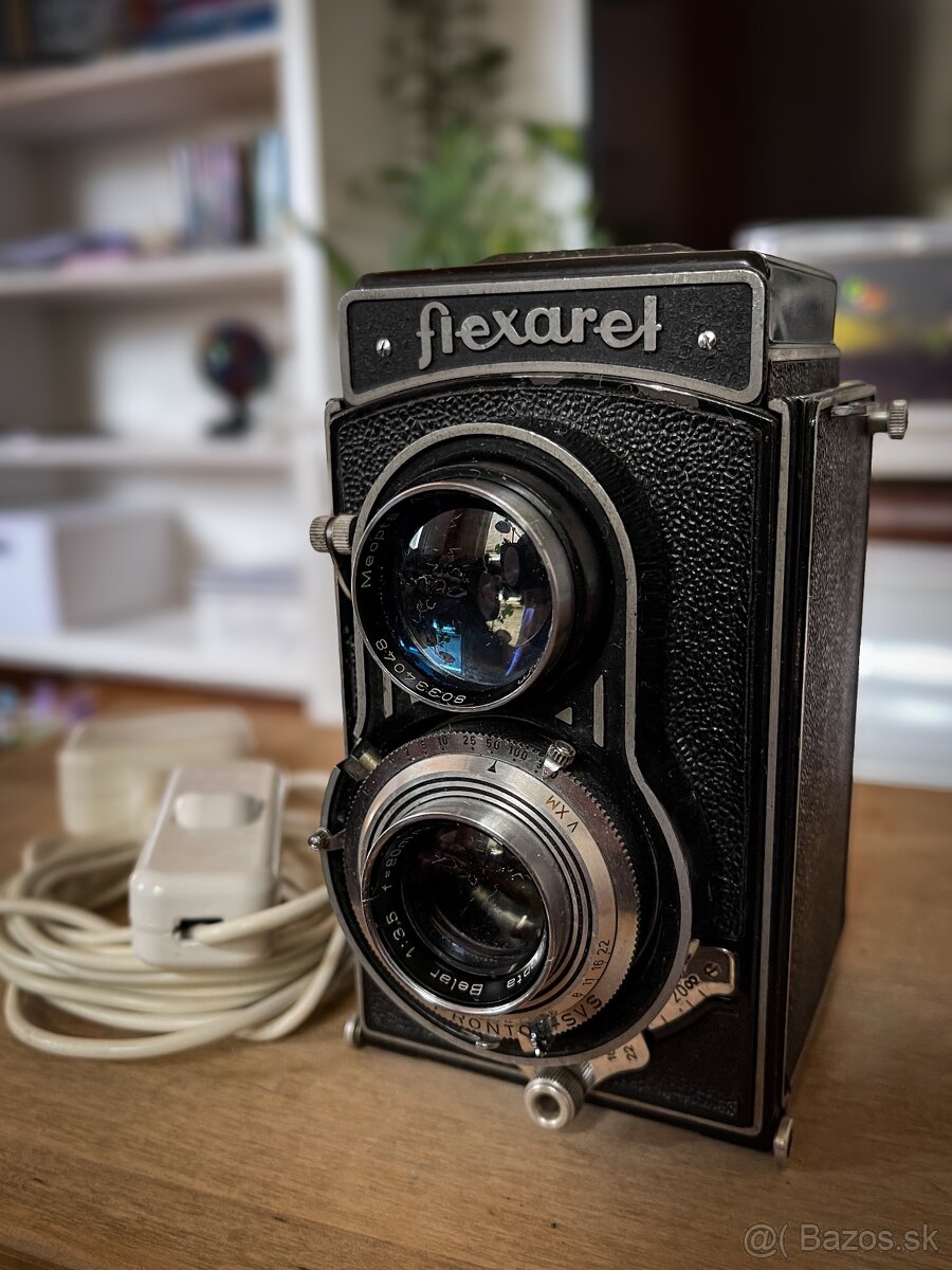 Stary fotoaparat flexaret lampa