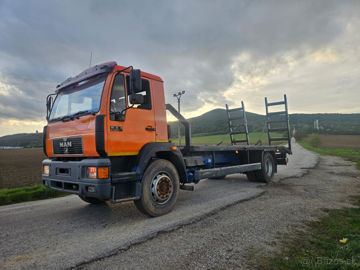 MAN 18.224 RV 1997 S NADSTAVBOU NA PREPRAVU STROJOV