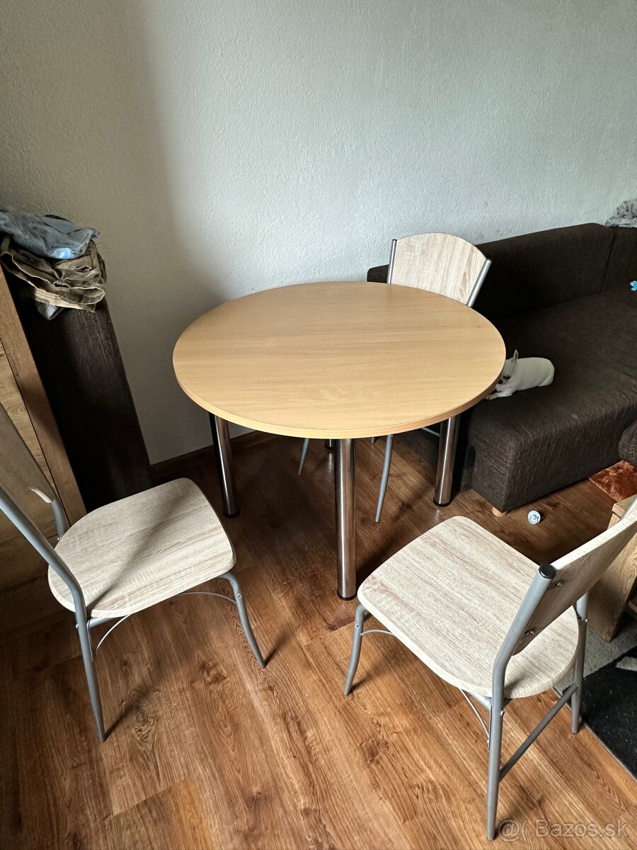 Stôl a 3 stoličky