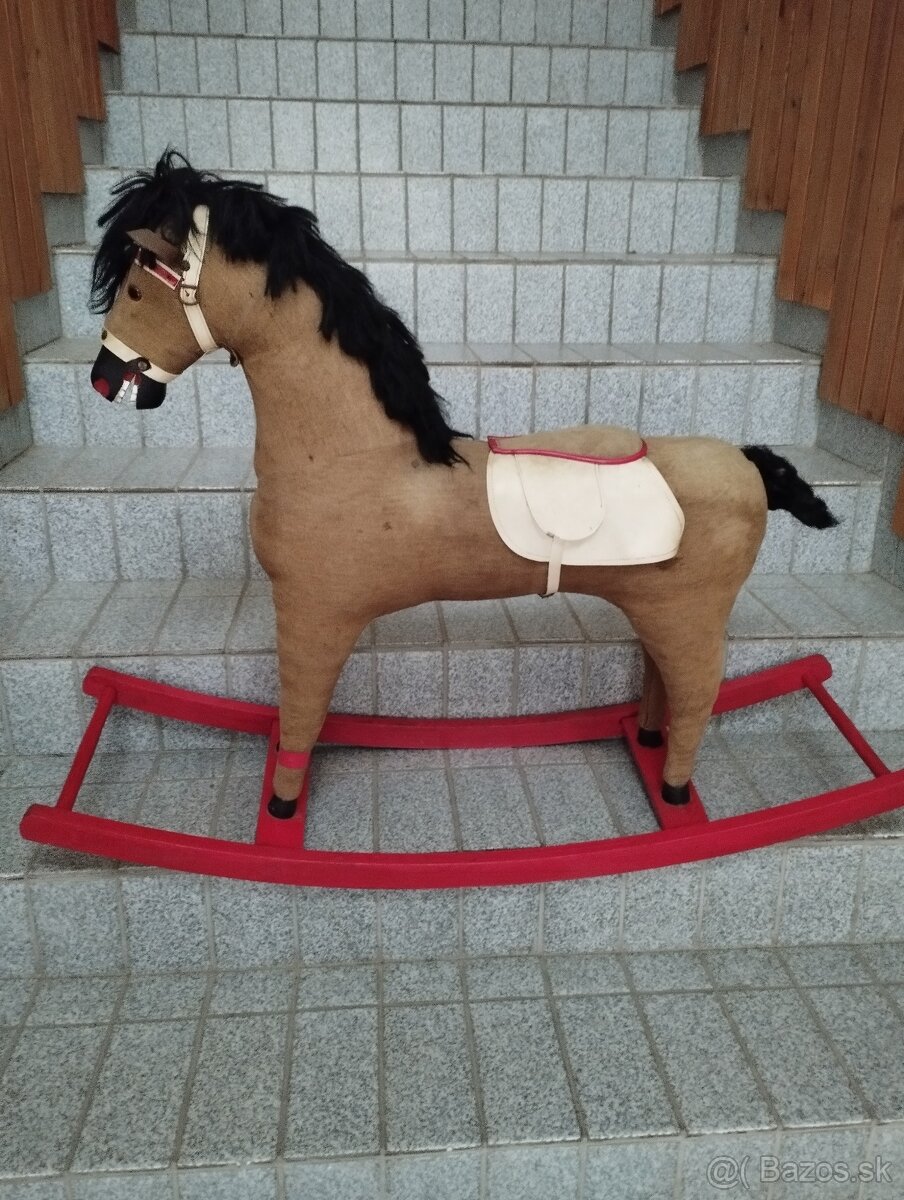 Hojdací kôň retro