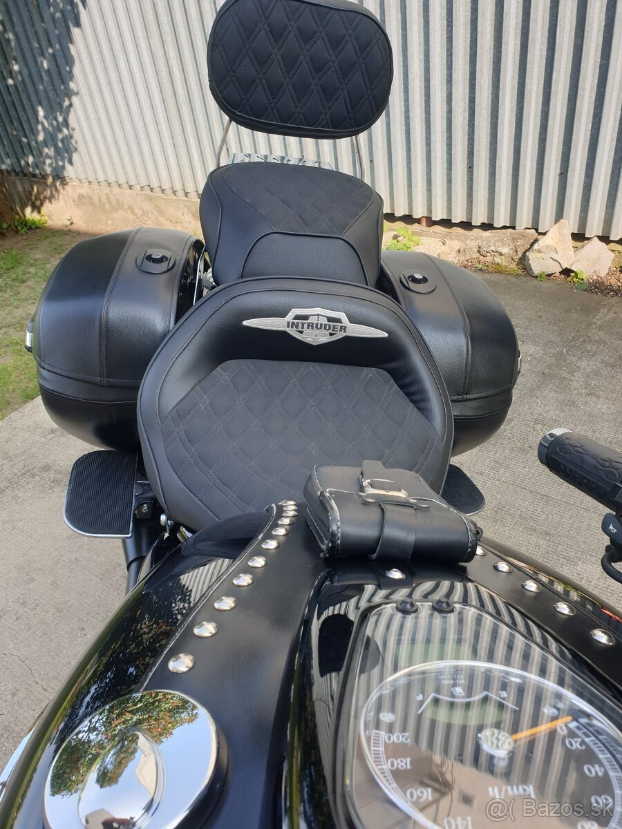 Suzuki intruder 800c