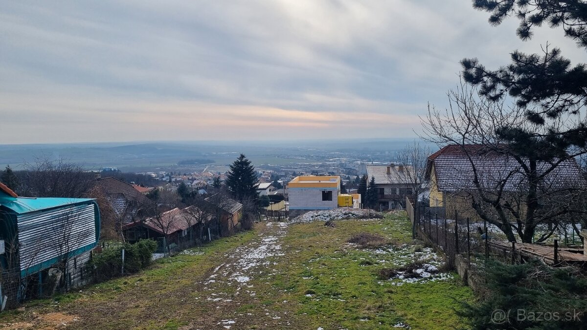 Pozemok s krásnym výhľadom a Staveb. povolením - Zobor