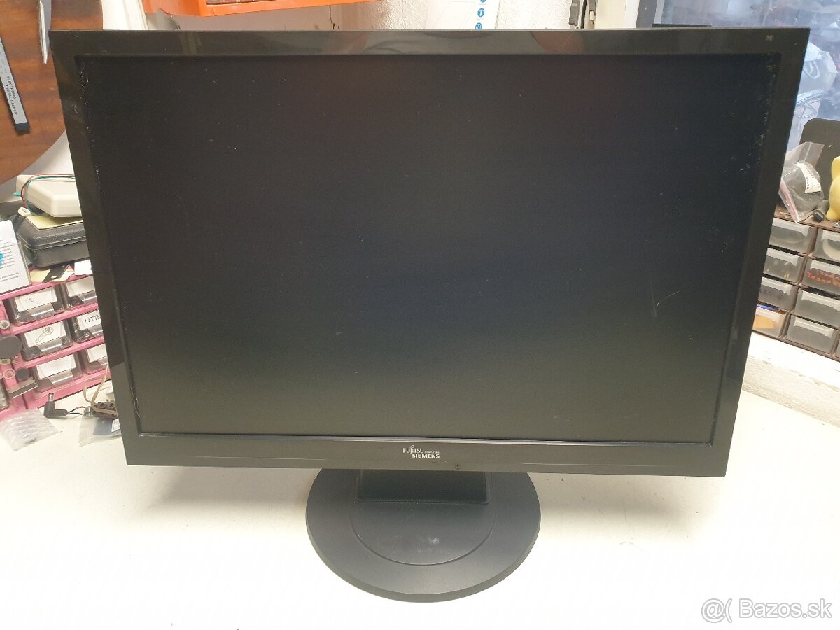 22" LCD