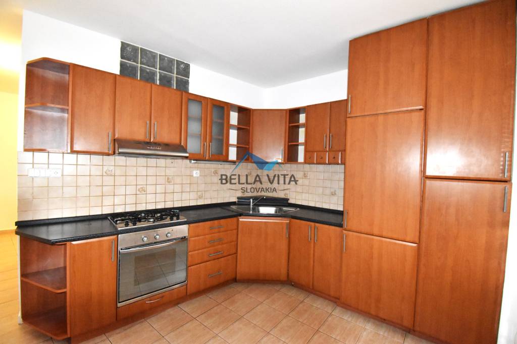 EXKLUZÍVNE - Moderný 3-izbový byt po rekonštrukcii na predaj