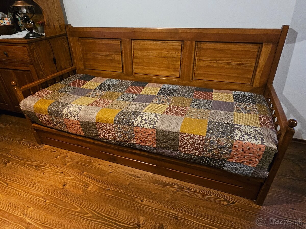 Drevený rozkladací gauč z masívu