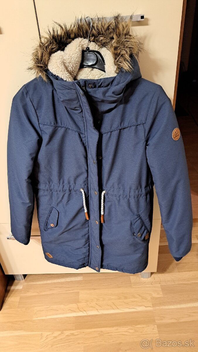 Predám dievčenskú zimnú bundu