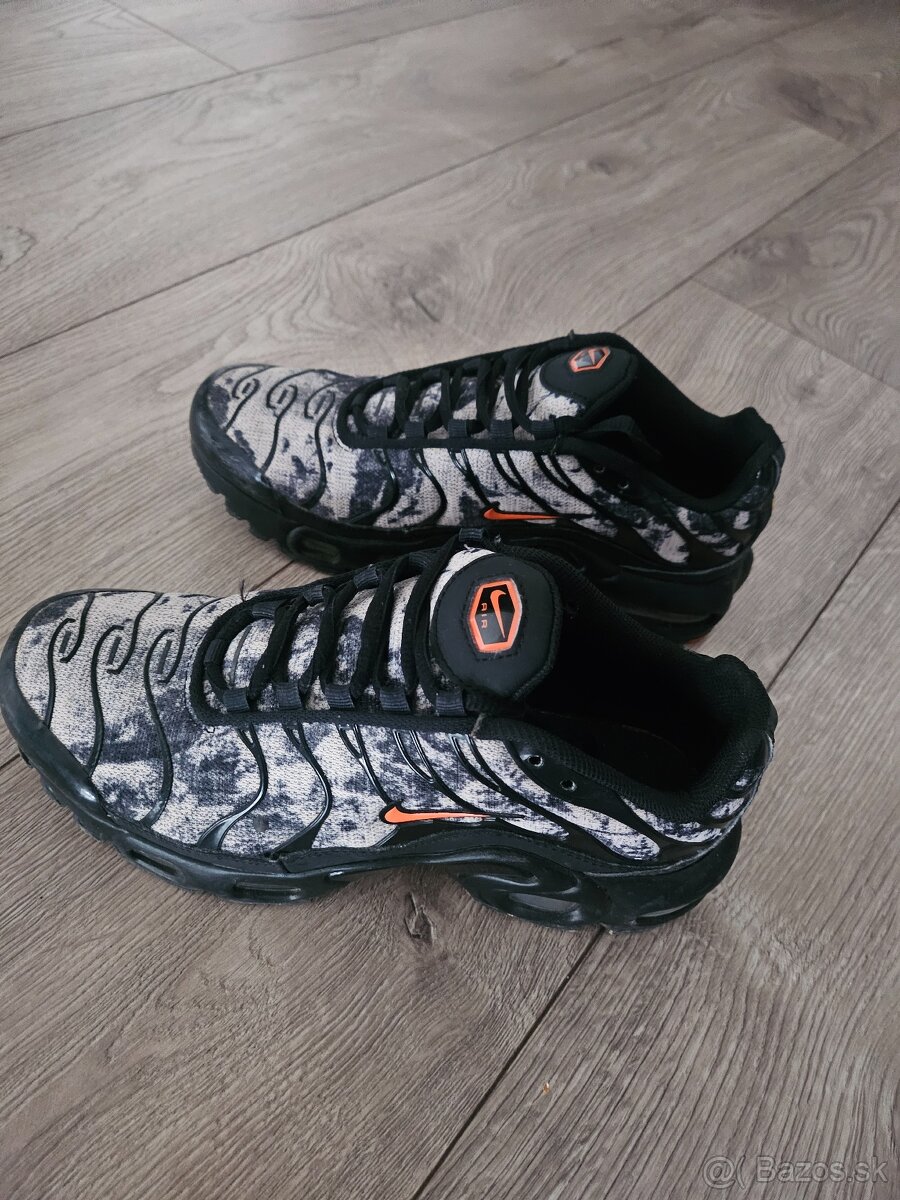 Nike tenisky