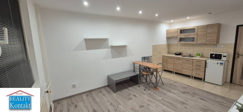 Na prenájom veľká garsónka Nové Zámky od 16.12.2025