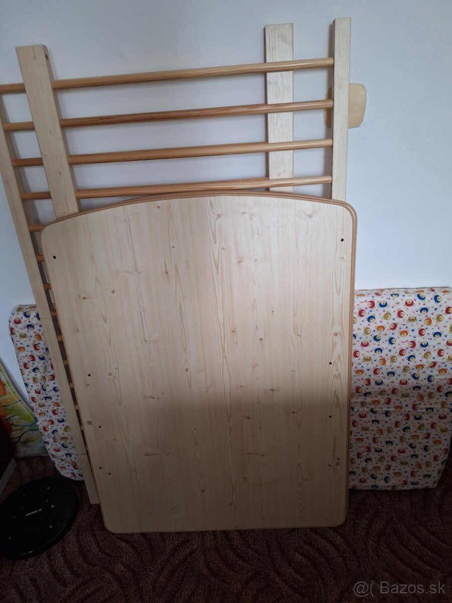 Detská postieľka s matracom