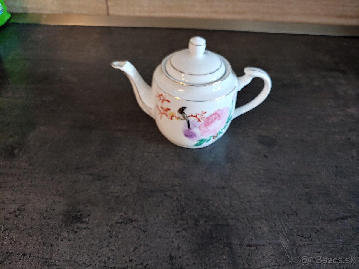 Predám krčah, vázičku, modrú keramiku... + pohár zdarma