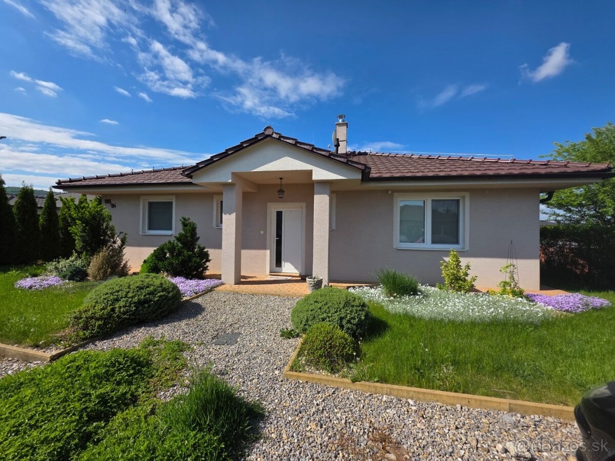 4-izbový bungalow - 100m2 + terasa 18 m2, pozemok 796 m2, Ko