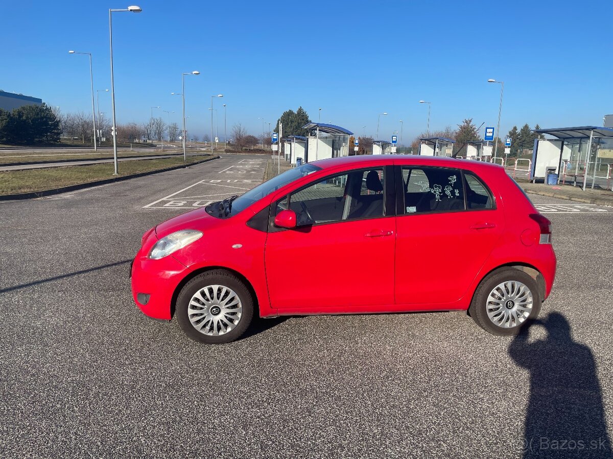 TOYOTA YARIS 1,3 benzín